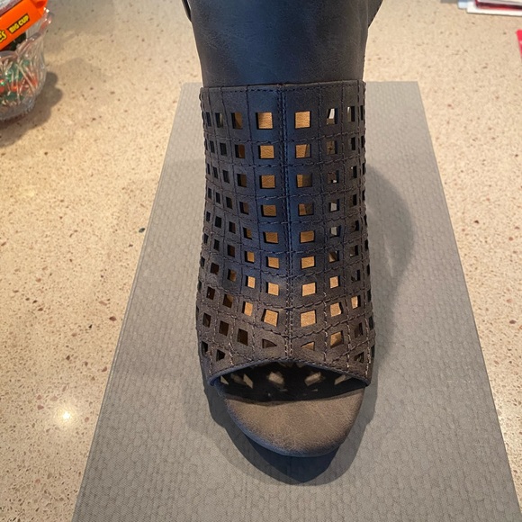 Maurice’s Wedge Heel - Picture 2 of 4